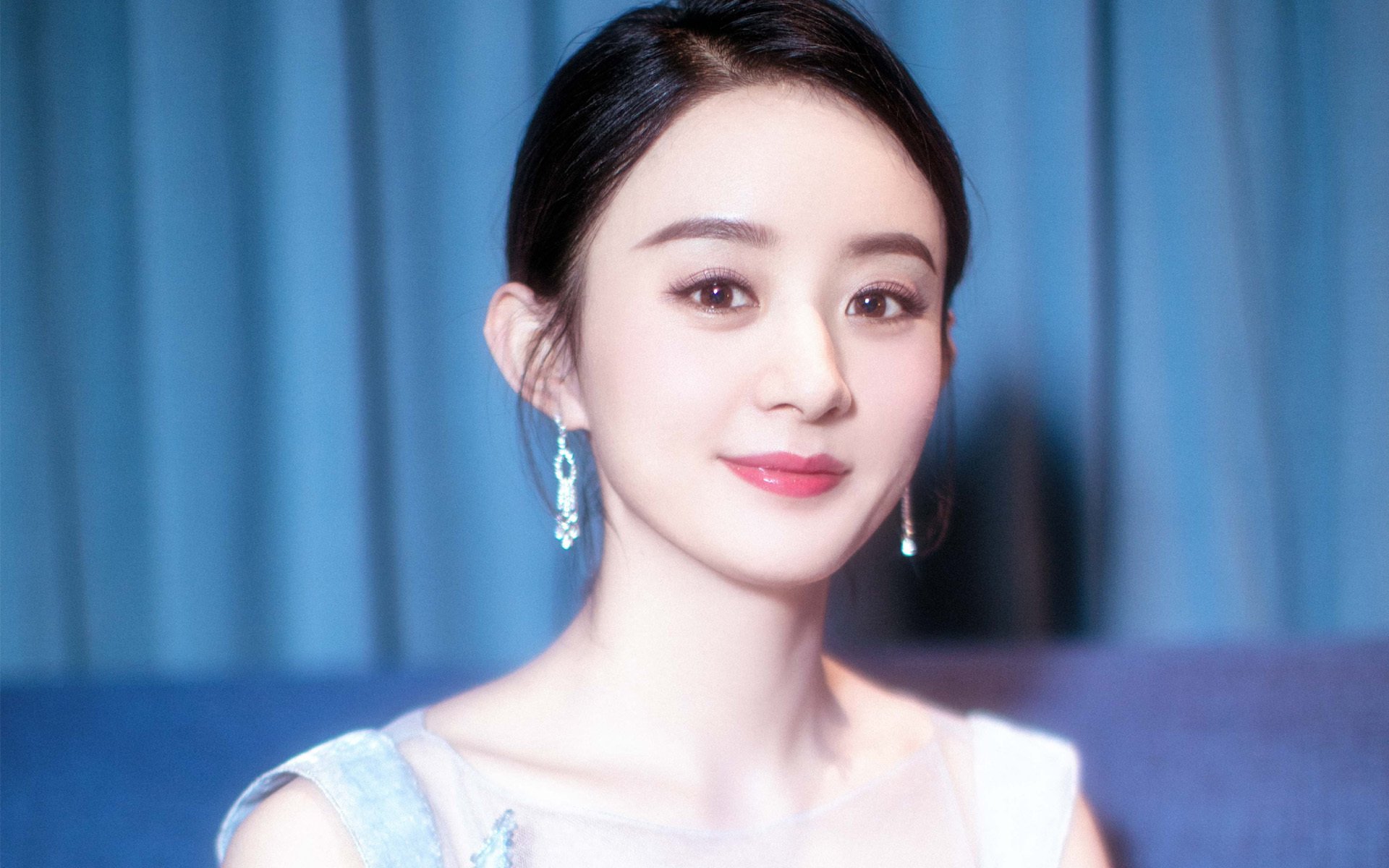 开云网页版登录入口-从业余到专业:车手的奋斗历程,当车手赚钱吗