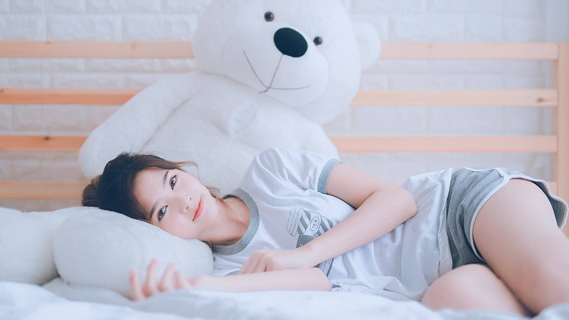 kaiyun中国官方网站-某队球员受伤退出赛场，球迷担心不已，某队员运球时不小心碰到自己的脚